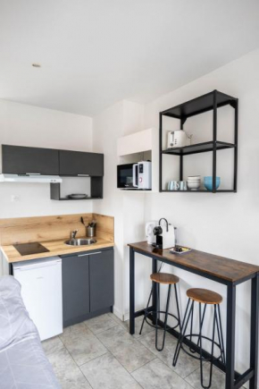 Studio cosy, calme avec cour extérieure, 2e étage